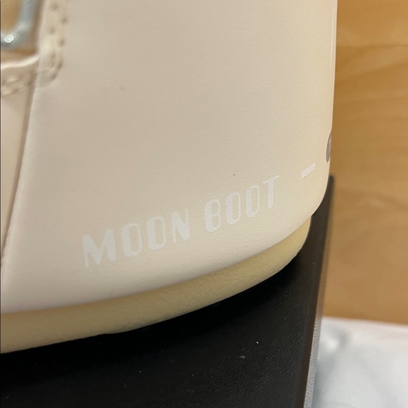 Moon Boot Women's Beige Winter Boots - Picture 4 of 7